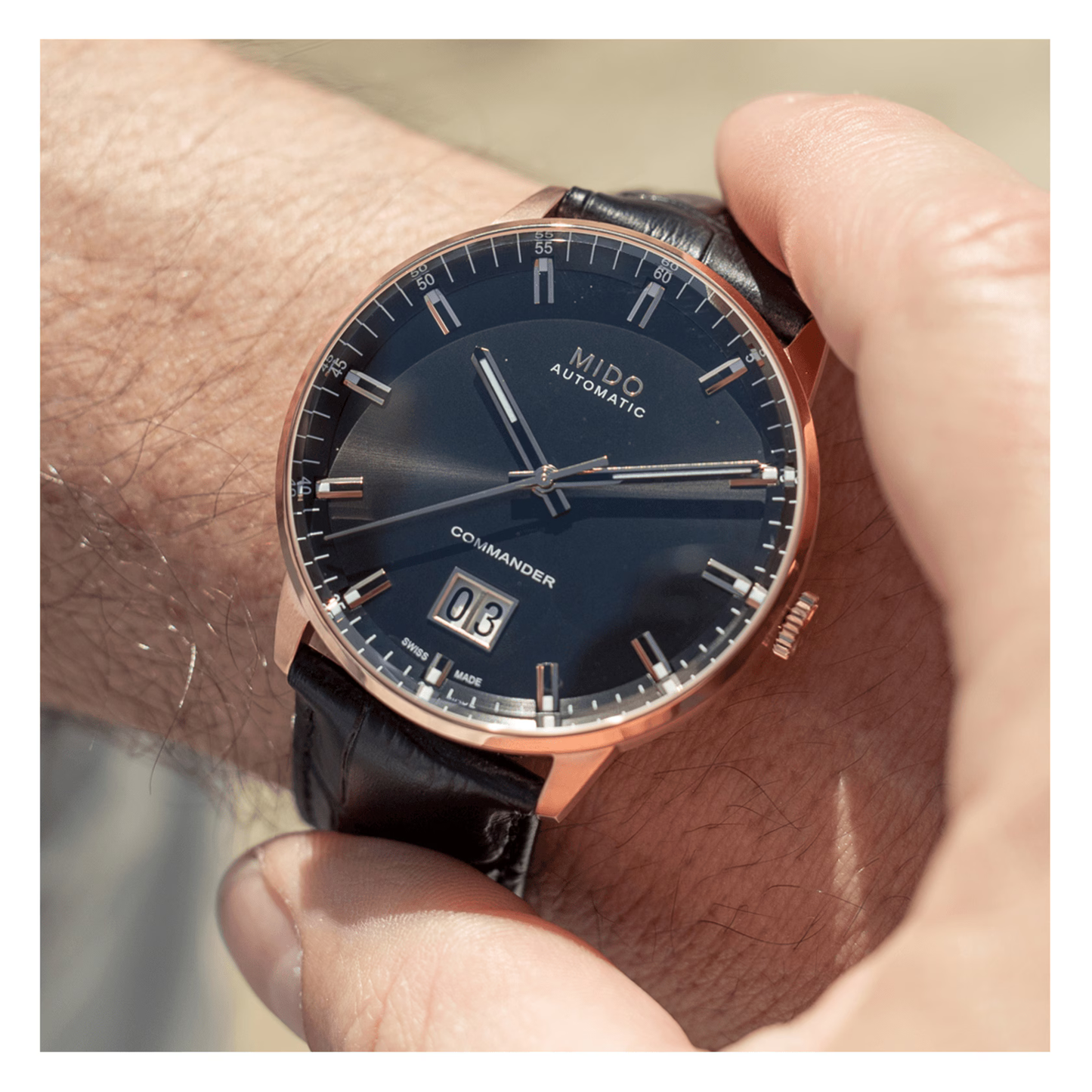 Mido Commander Big Date (noir, or rose, bracelet cuir)